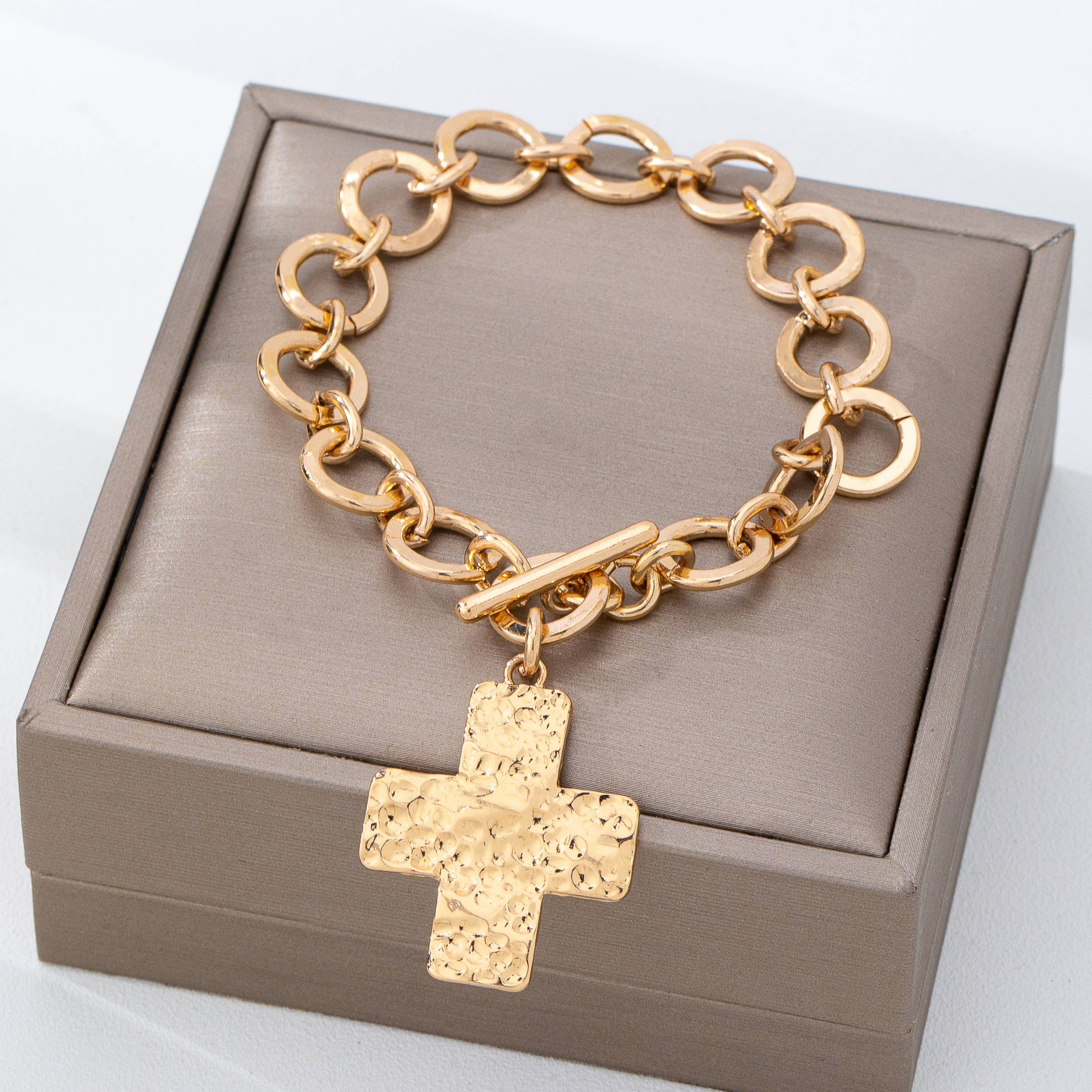 Hammered Cross Toggle Bracelet | 80B1738