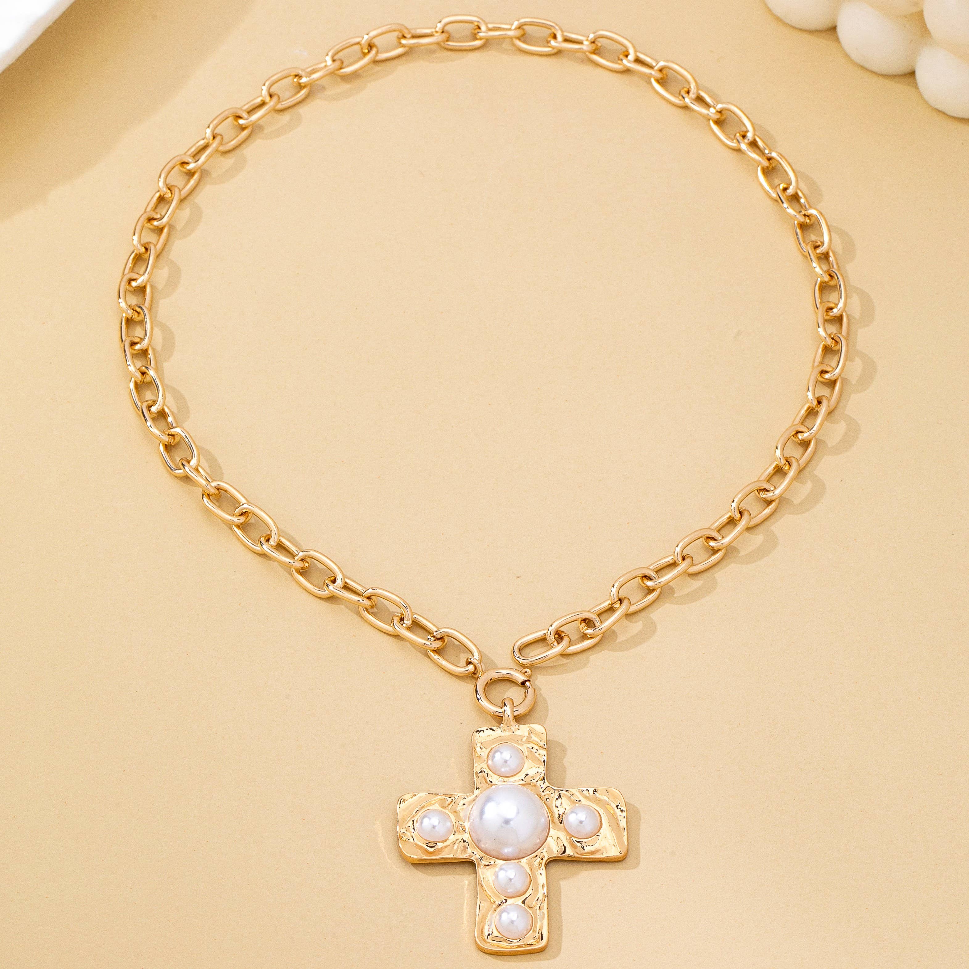 Hammered Cross Pearl Necklace | 80N93048