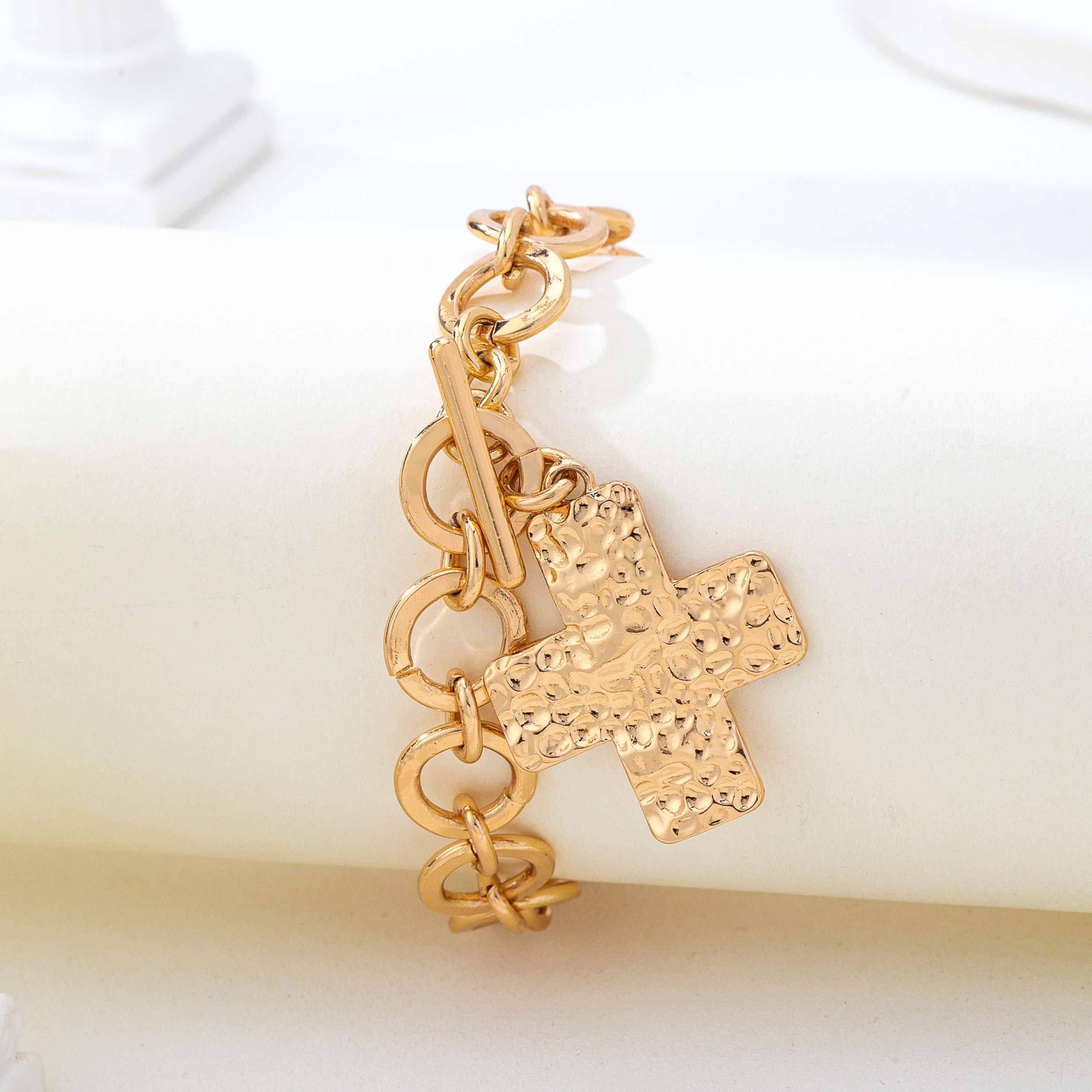 Hammered Cross Toggle Bracelet | 80B1738