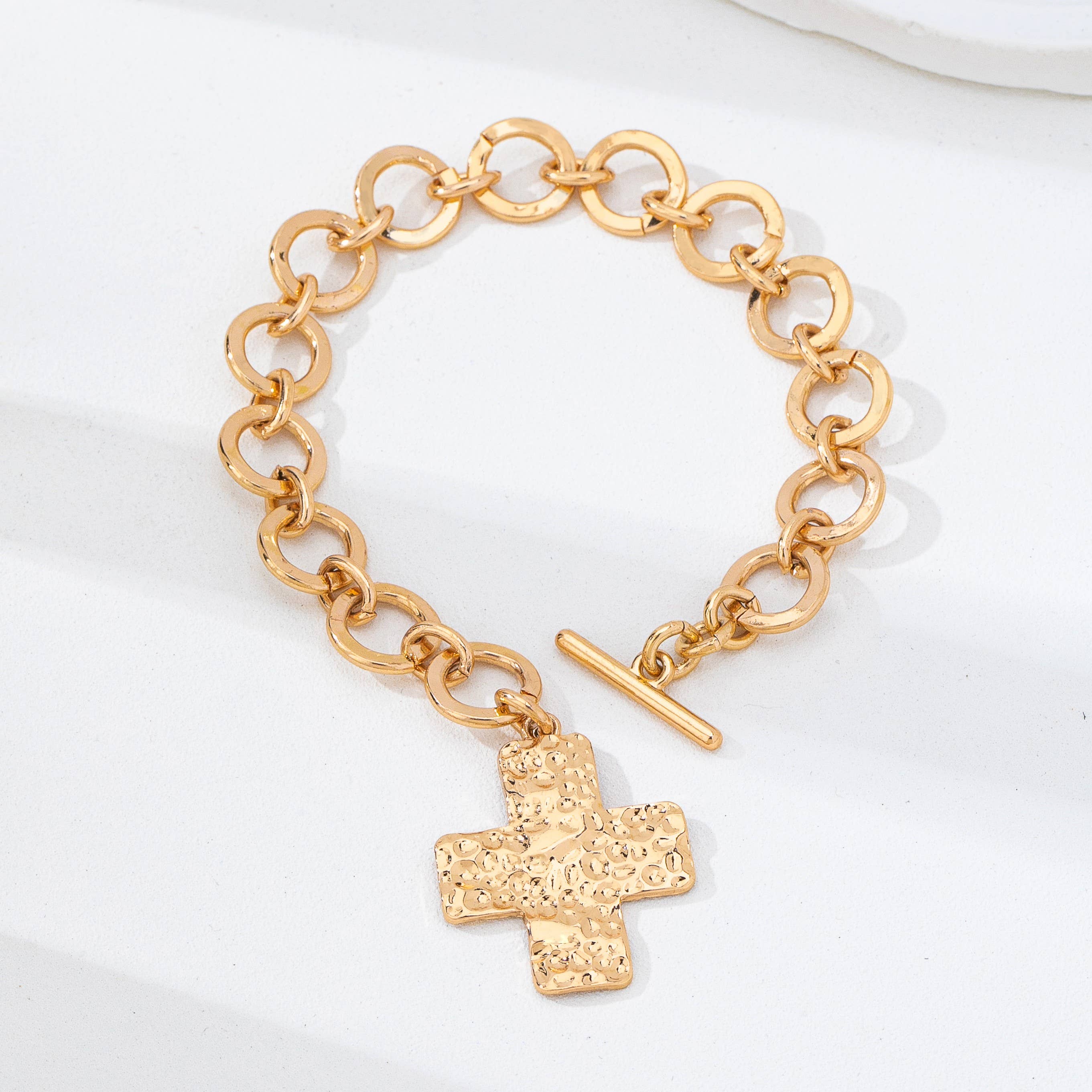 Hammered Cross Toggle Bracelet | 80B1738