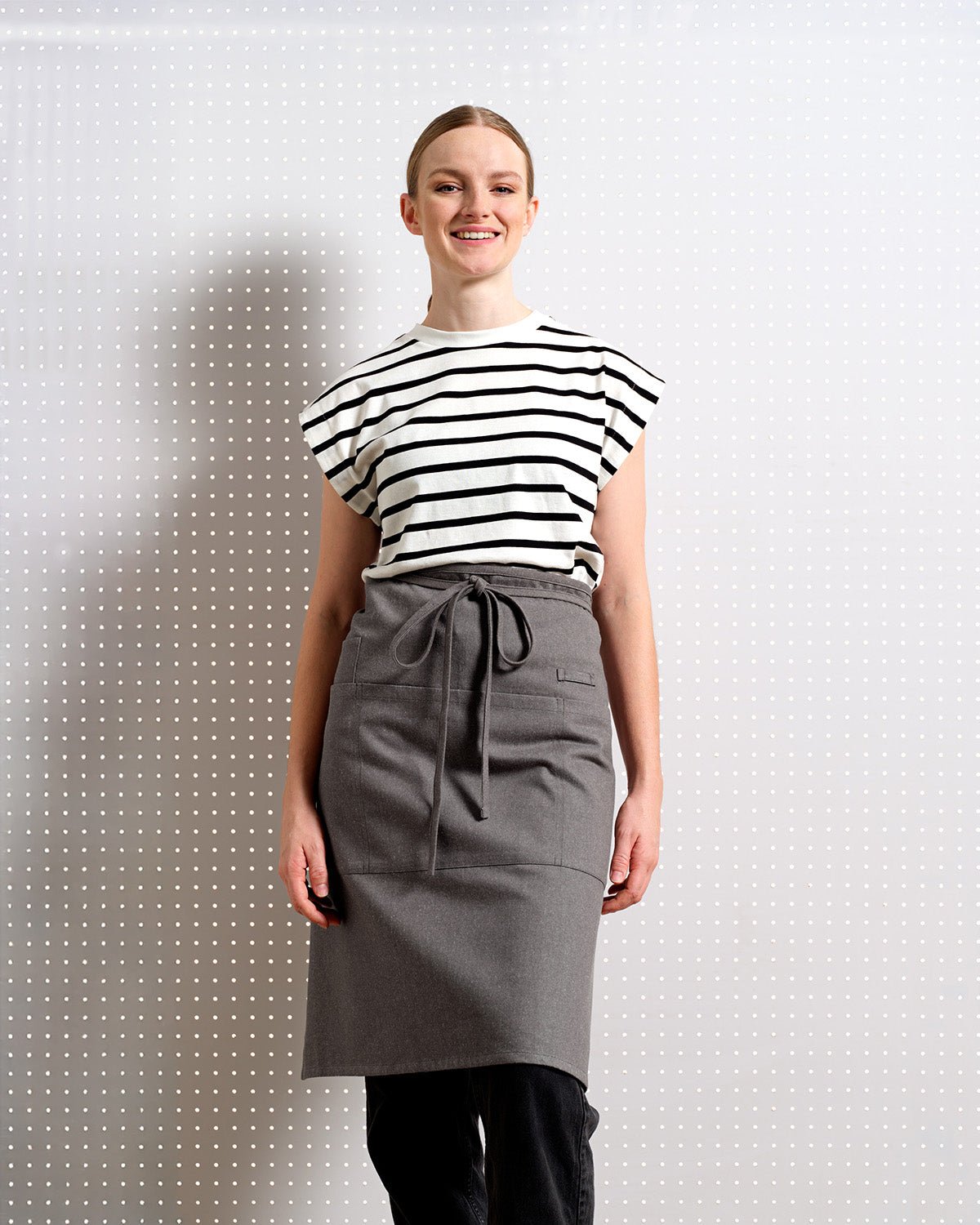 The MEEMA Sustainable Bistro Apron with Pockets - The Coral Palm LLC